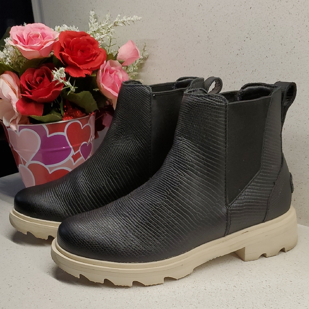 SOREL Black Leather Ankle Booties (sz 6)